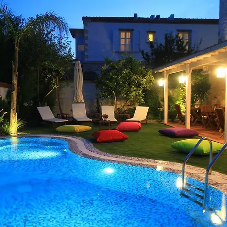 Mina 2* Alacati